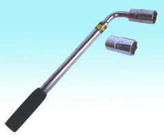 安全与高效兼备的高档汽车维修工具 专家深入解读轮胎扳手的选购技巧